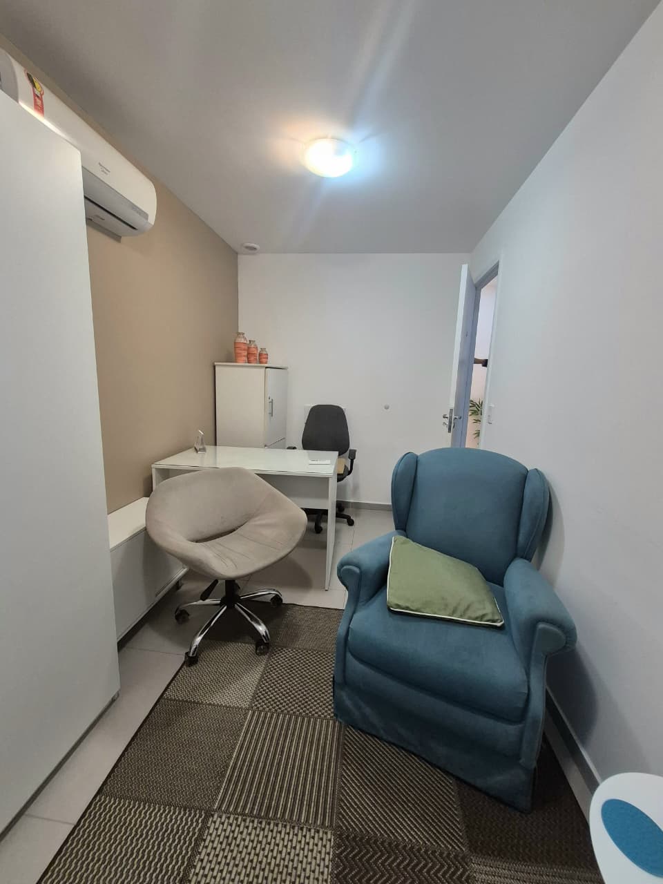 Poltronas da sala de atendimento